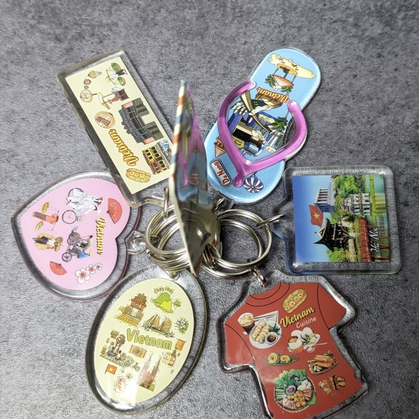 MÓC KHOÁ NHỰA CHÙM (6IN1)