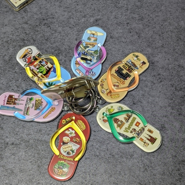 MÓC KHOÁ NHỰA CHÙM (DÉP)