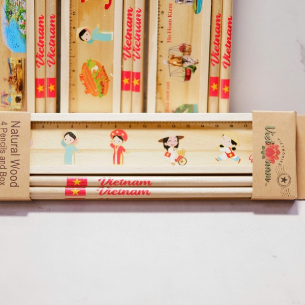 SET HỘP BÚT GỖ (AD CHIBI)